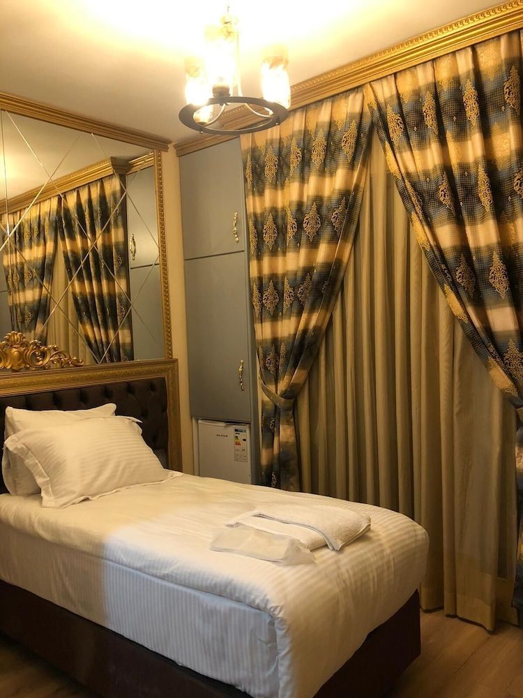 undefined Golden Hill Hotel Downtown 4