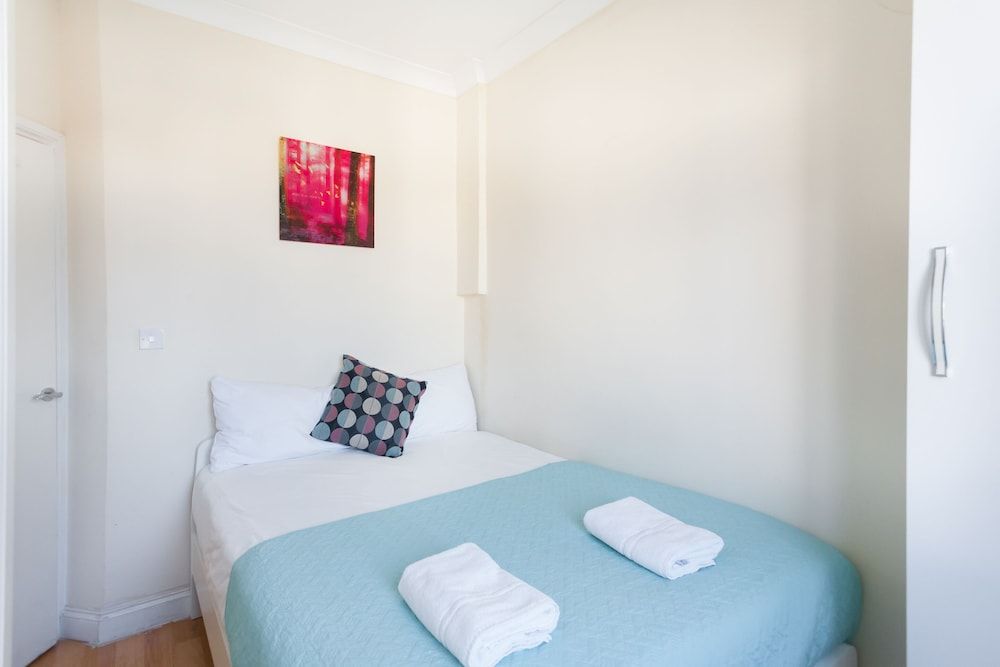 Euston Modern Apartments Apartment, Private Bathroom 8