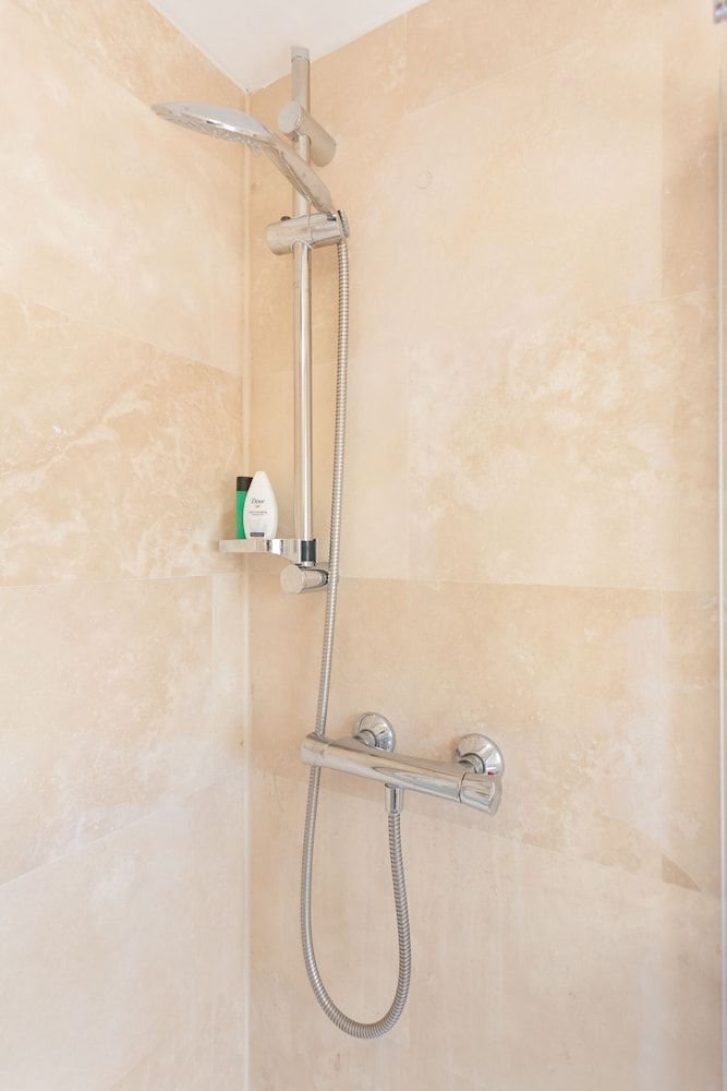 Euston Modern Apartments Apartment, Private Bathroom 18