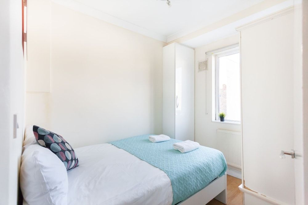 Euston Modern Apartments Apartment, Private Bathroom 11