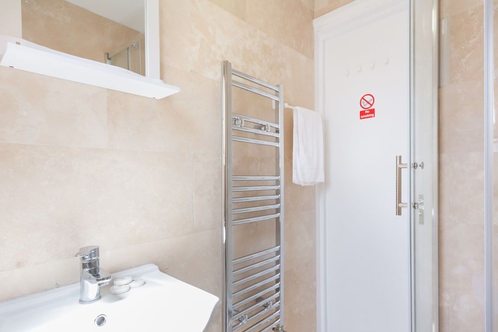 Euston Modern Apartments Apartment, Private Bathroom 16