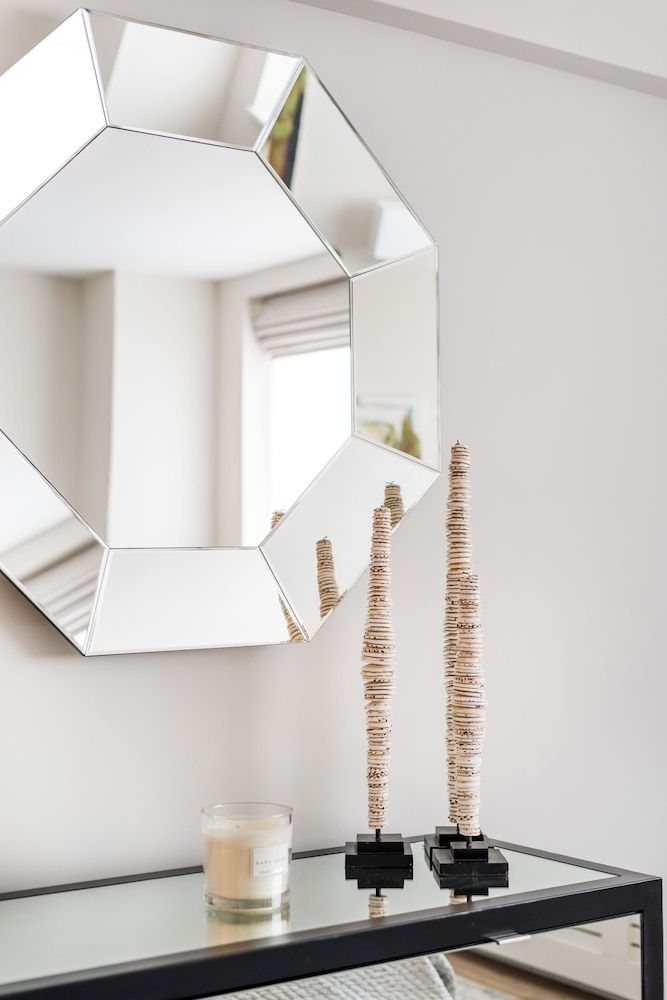 Buckingham & Lloyds The Kensington Gardens 7