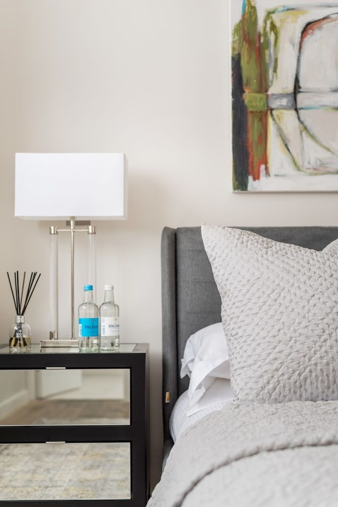 Buckingham & Lloyds The Kensington Gardens 5