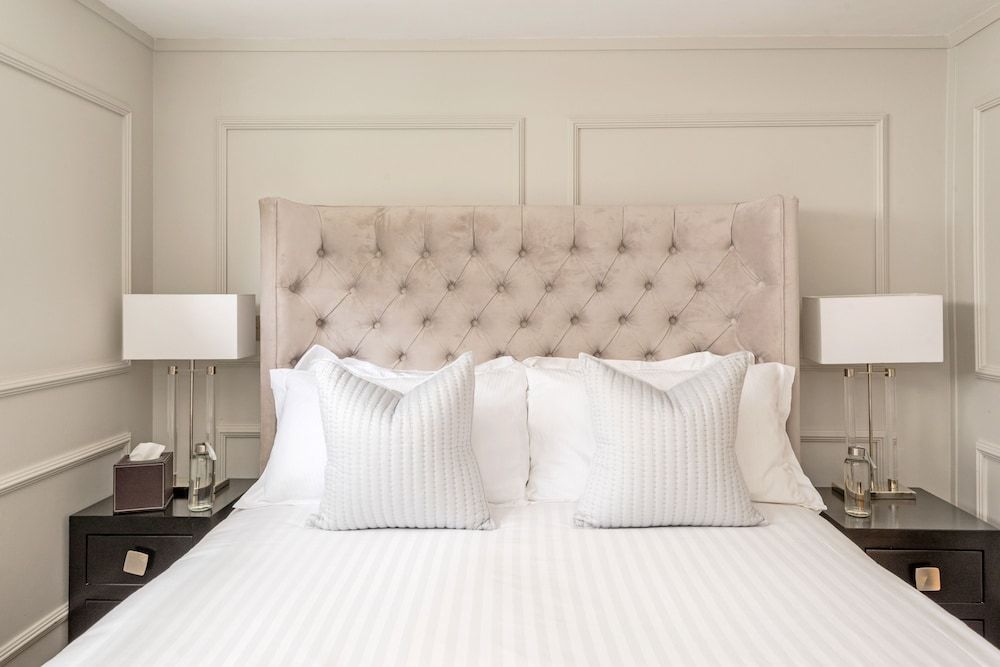 Buckingham & Lloyds The Pug Apartment 5