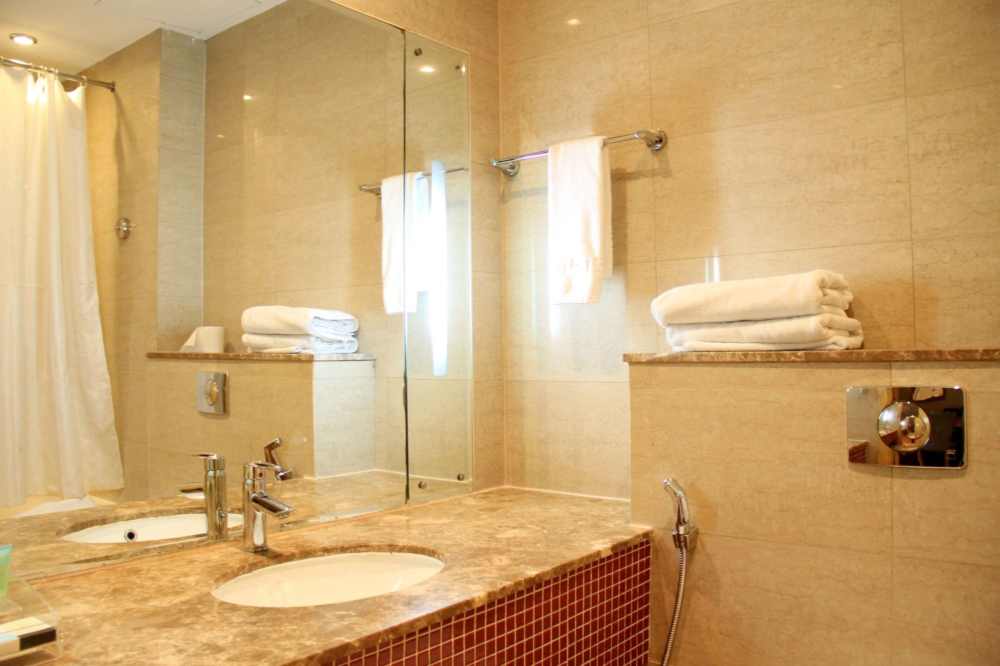 The Leela Hotel Deira Superior room 2