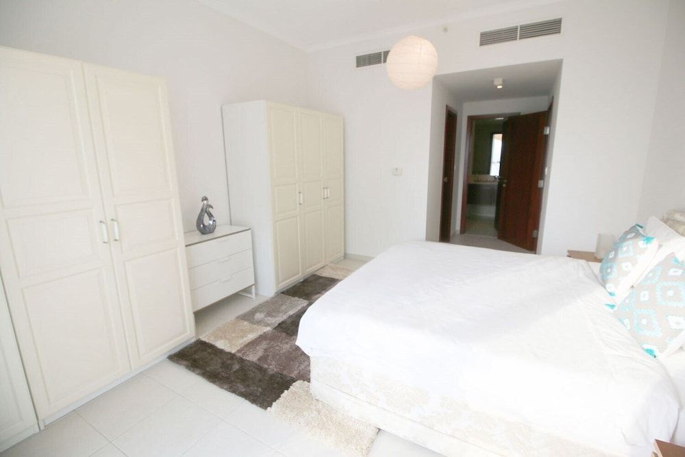 undefined R&H Burj Residences 8