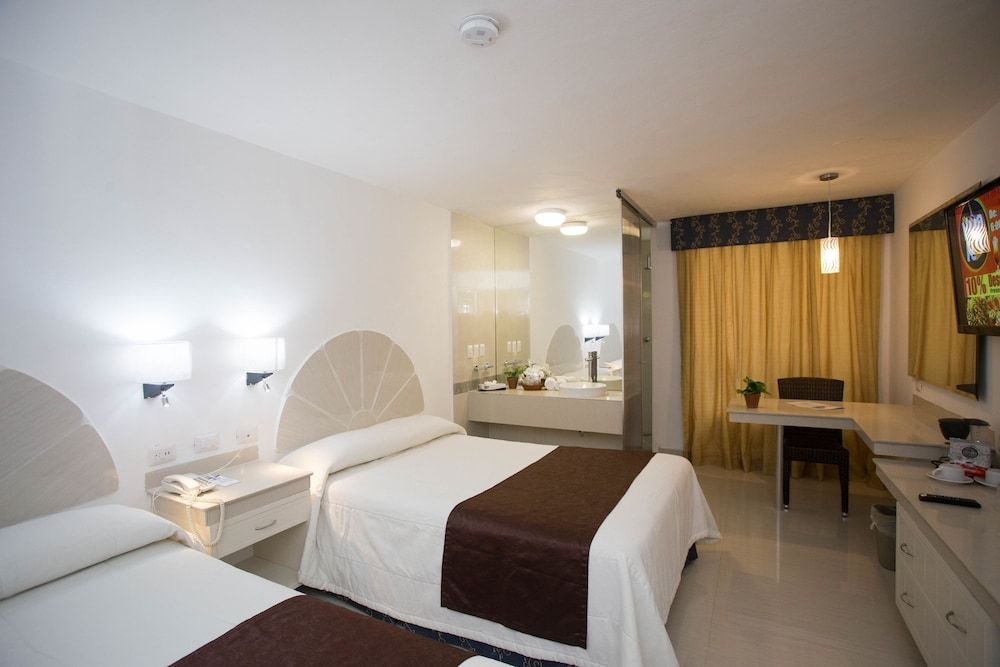 undefined Hotel Plaza Caribe 8