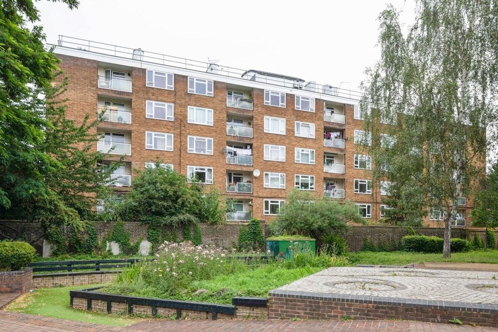undefined Lovely 2 Bed Apartment w Balcony nr River Thames