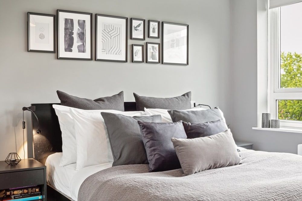 undefined Lovely 2 Bed Apartment w Balcony nr River Thames 7