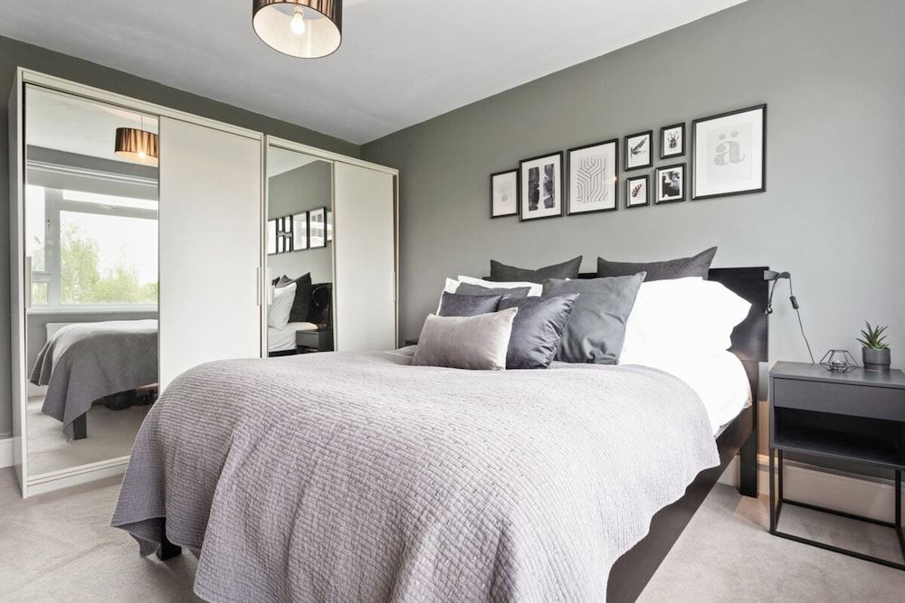 undefined Lovely 2 Bed Apartment w Balcony nr River Thames 8