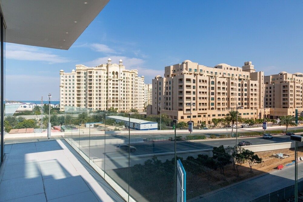 undefined Posh & Spotless 1BR Apartment on Palm Jumeirah 3