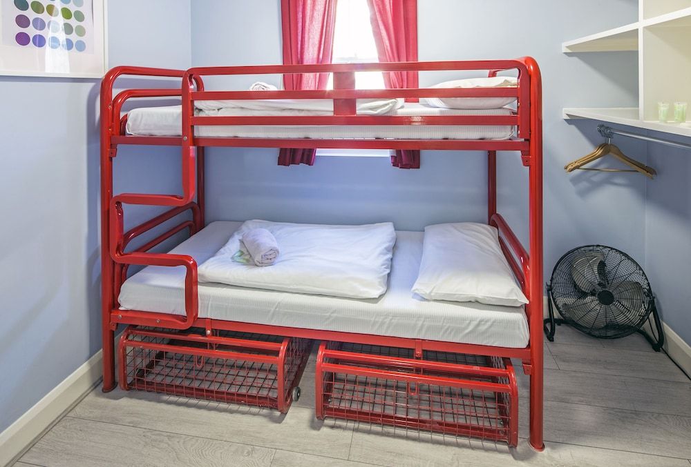 Astor Victoria Hostel - Adults Only Twin Room