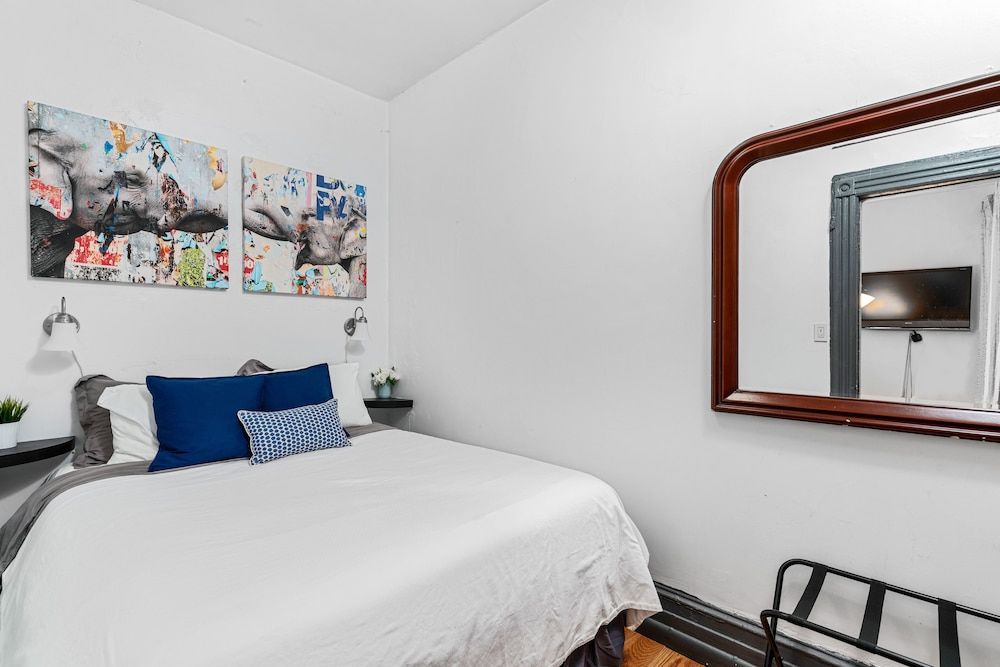 undefined Perfectly Located near Restaurants, Shops, & Sites 10