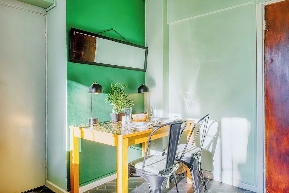 undefined Warm and Welcoming Home in Putney by Underthedoormat 7