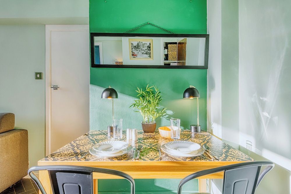 undefined Warm and Welcoming Home in Putney by Underthedoormat 6