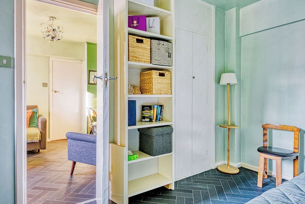 Warm and Welcoming Home in Putney by Underthedoormat Apartment (1 Bedroom) 21