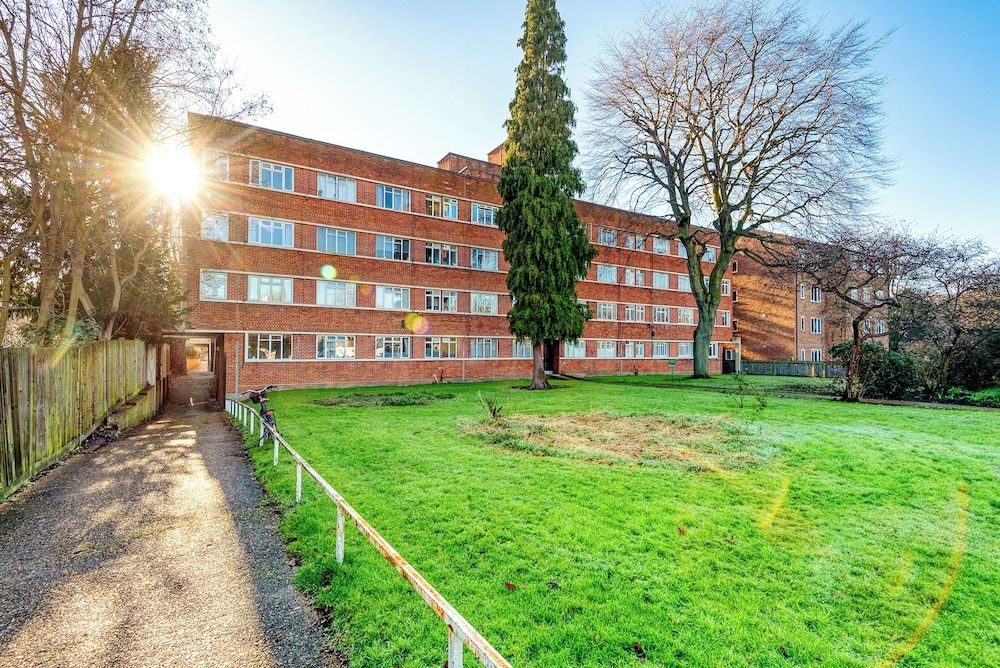 undefined Warm and Welcoming Home in Putney by Underthedoormat 5