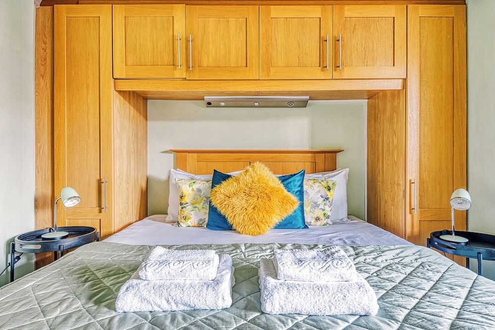 Warm and Welcoming Home in Putney by Underthedoormat Apartment (1 Bedroom) 3