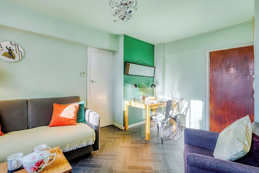 Warm and Welcoming Home in Putney by Underthedoormat Apartment (1 Bedroom) 14