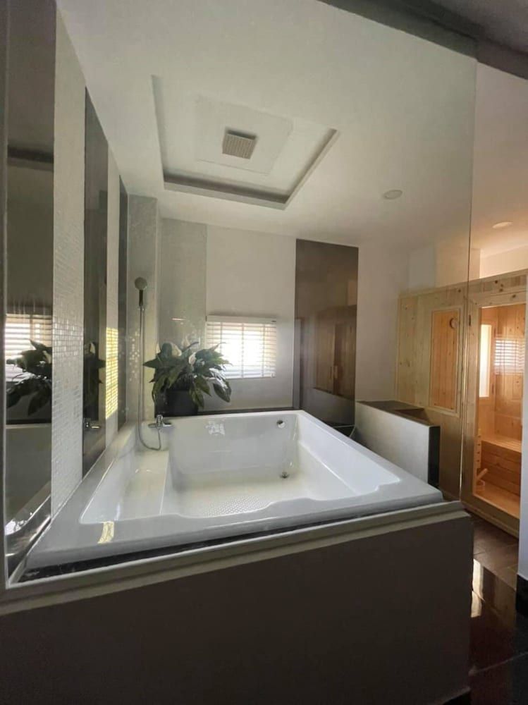 Tan Binh Hotel VIP Double with Sauna 4