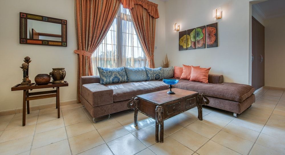 Beautiful Large 4 B/R Villa W/ Pool Jumeirah Island Villa, 4 Bedrooms (Villa 3) 20
