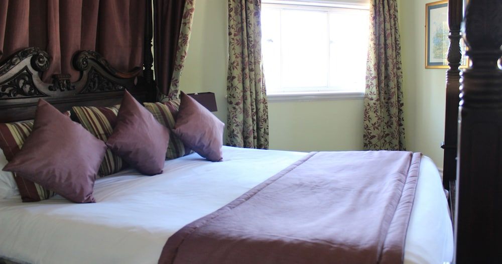 The Devil's Punchbowl Hotel Standard Double Room