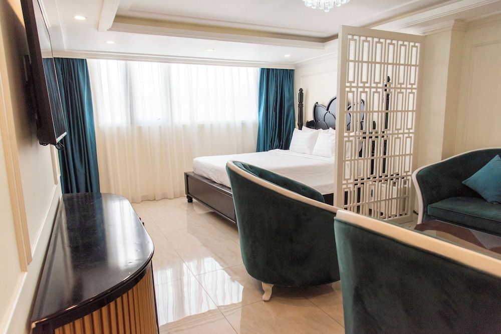 Executive Studio Suite