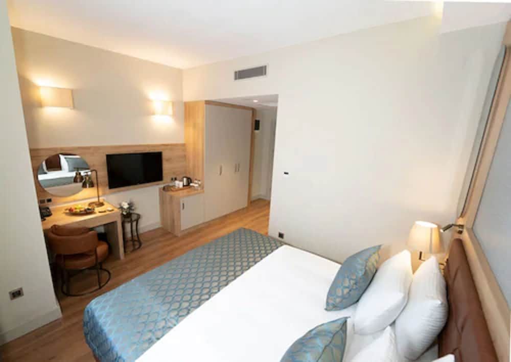 Standard Double Room (With Balcony)