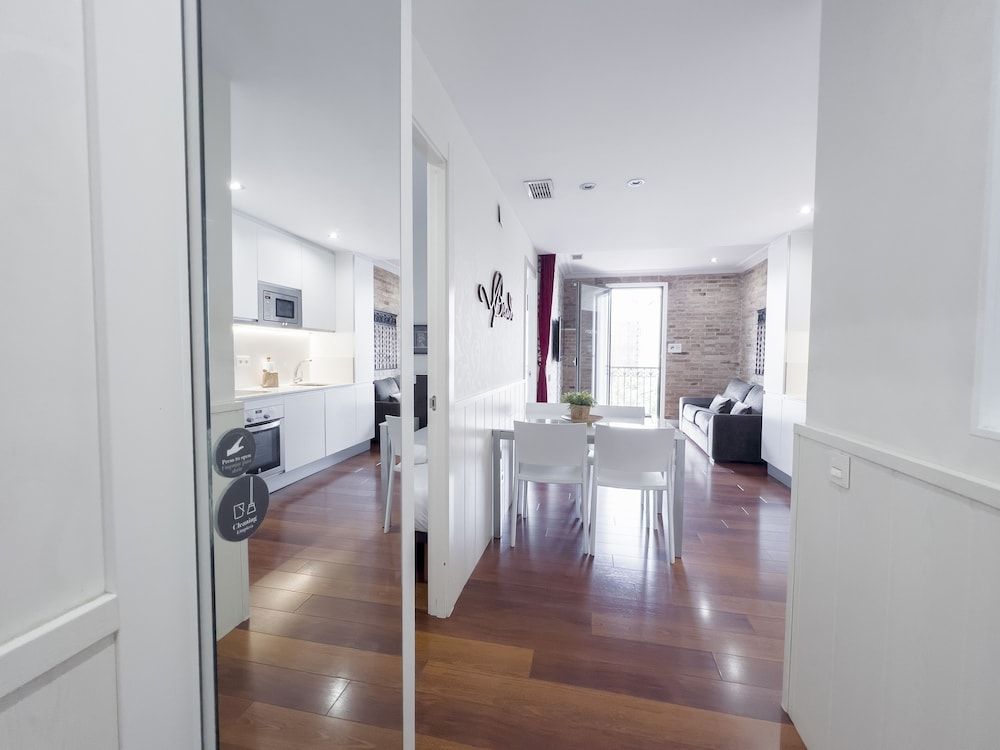 Enjoybcn Gaudi Apartments Superior Apartment, 2 Bedrooms, Pool Access, City View 5