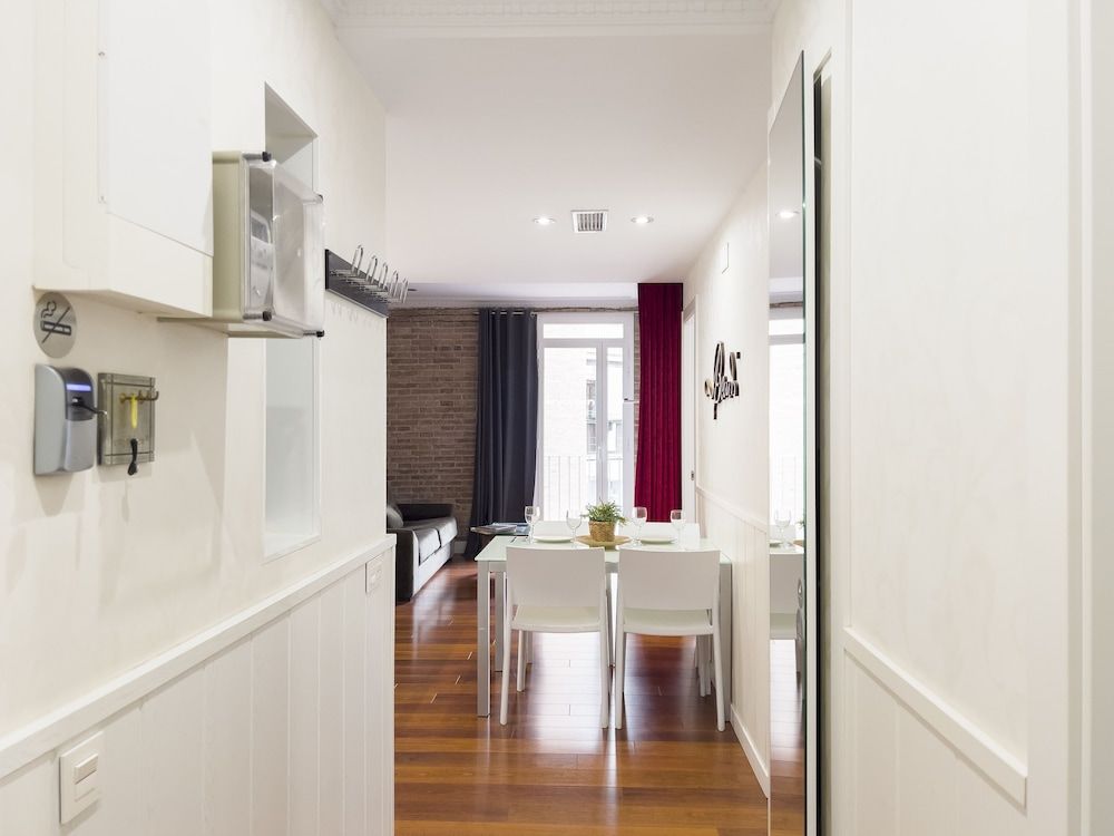 Enjoybcn Gaudi Apartments Superior Apartment, 2 Bedrooms, Pool Access 8