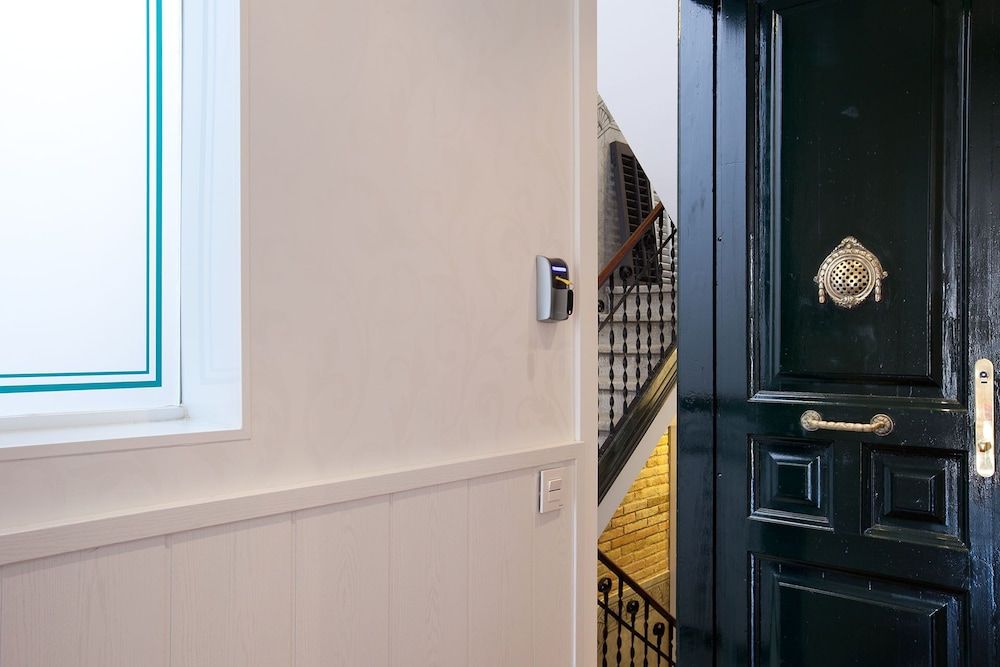 Enjoybcn Gaudi Apartments Superior Apartment, 2 Bedrooms, Pool Access, City View 11