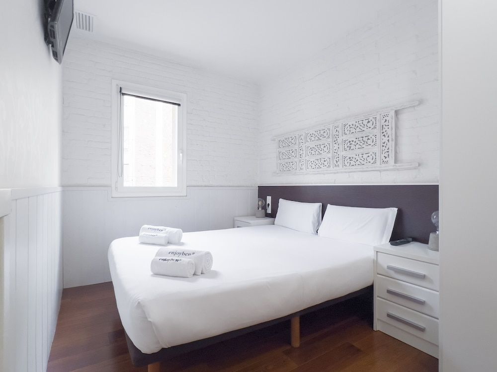 Enjoybcn Gaudi Apartments Superior Apartment, 2 Bedrooms, Pool Access 7