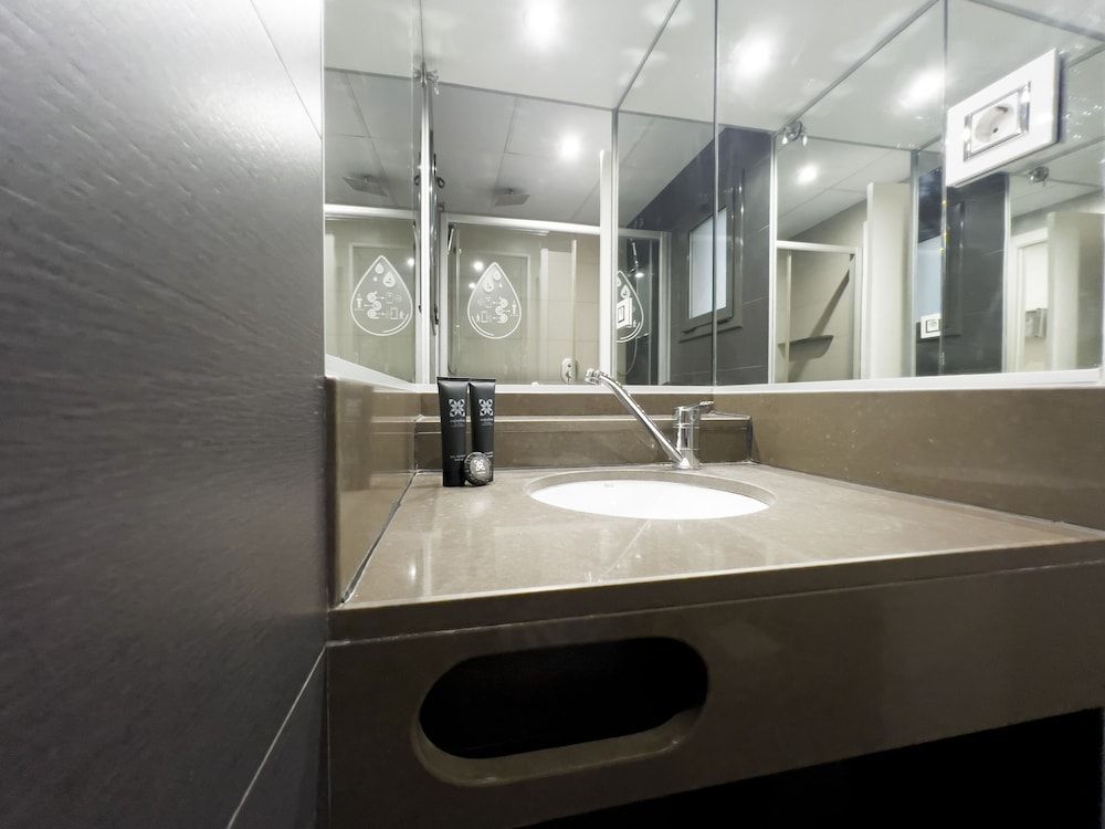 Enjoybcn Gaudi Apartments Superior Apartment, 2 Bedrooms, Pool Access 10