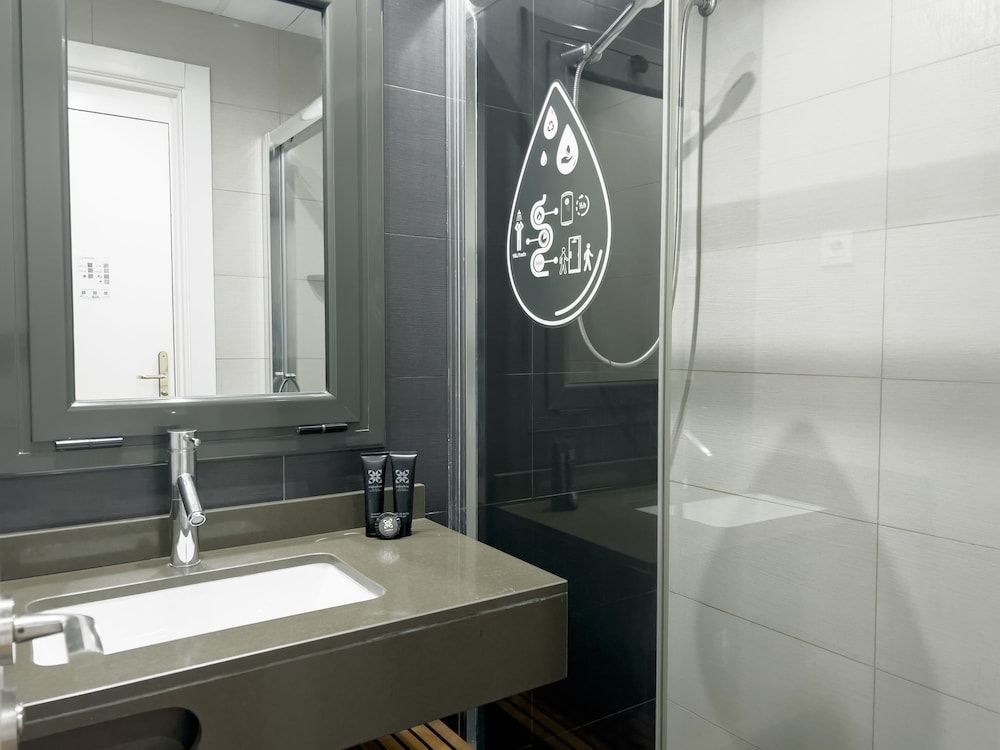 Enjoybcn Gaudi Apartments Superior Apartment, 2 Bedrooms, Pool Access, City View 10