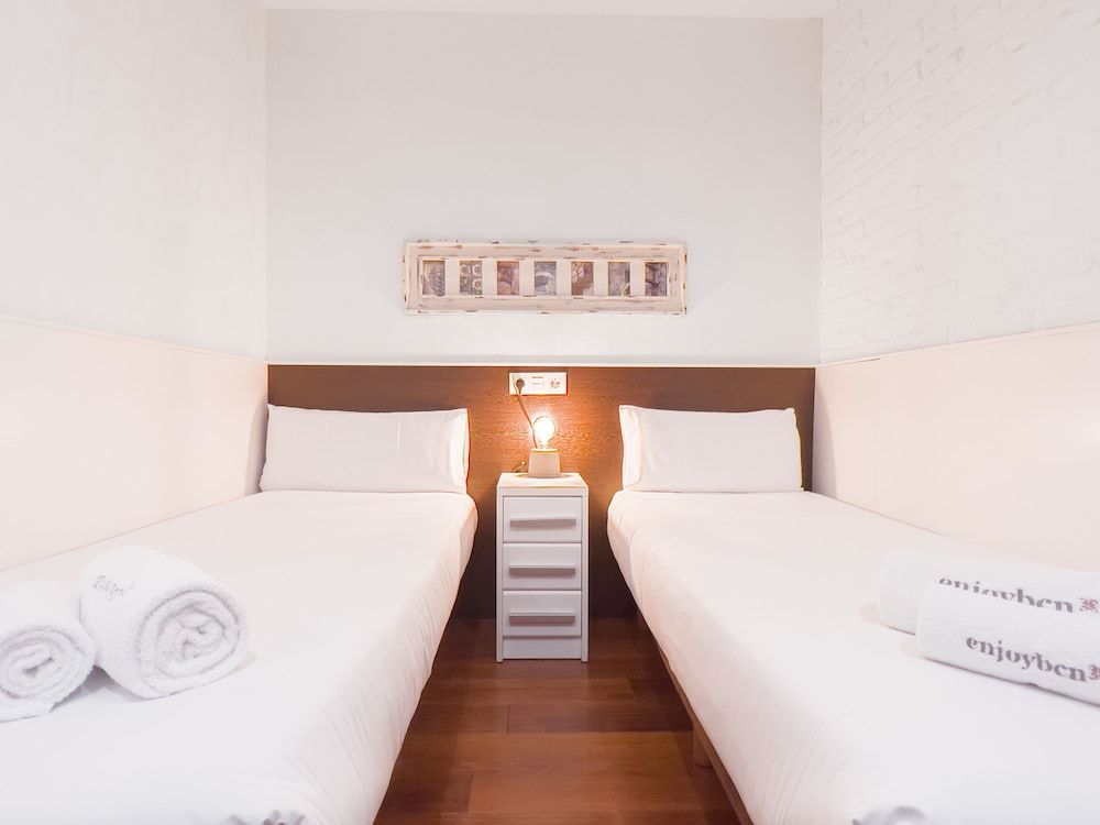 Enjoybcn Gaudi Apartments Superior Apartment, 2 Bedrooms, Pool Access 6