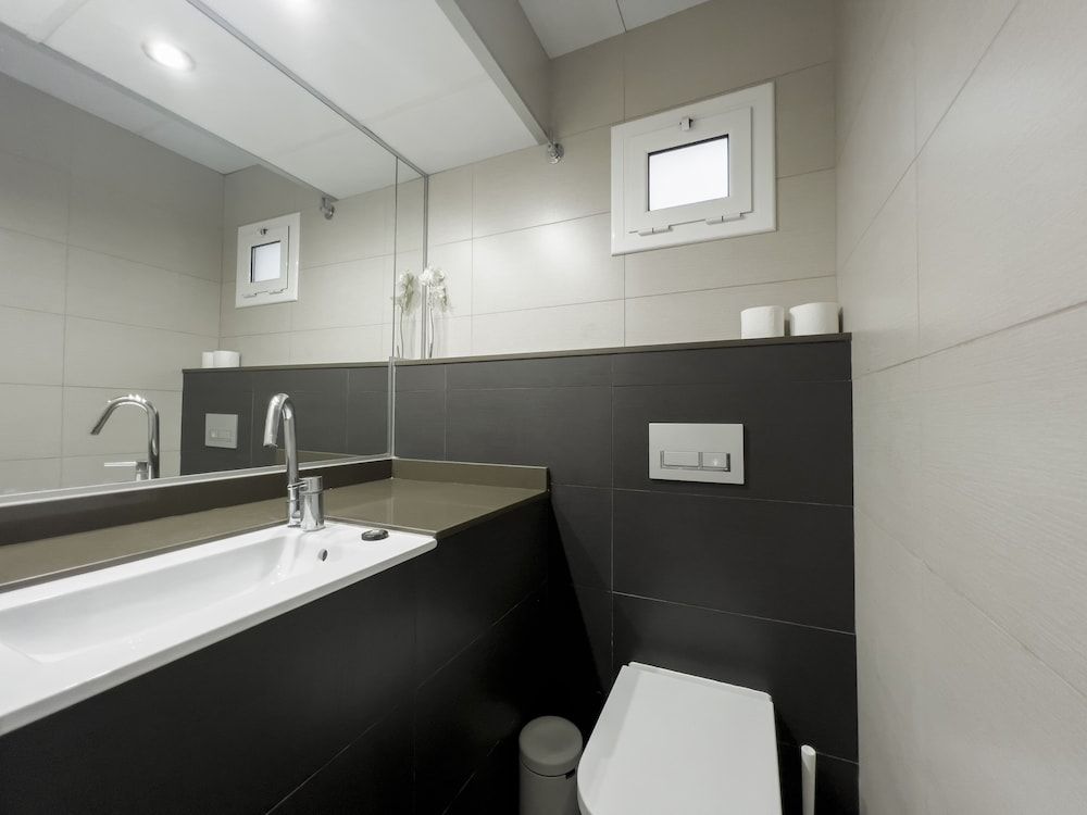 Enjoybcn Gaudi Apartments Superior Apartment, 2 Bedrooms, Pool Access, City View 9