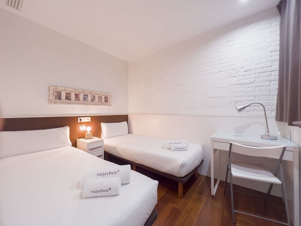 Enjoybcn Gaudi Apartments Superior Apartment, 2 Bedrooms, Pool Access 5