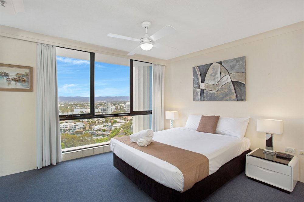 2 Bed Stunning High Floor Ocean View Q+Q
