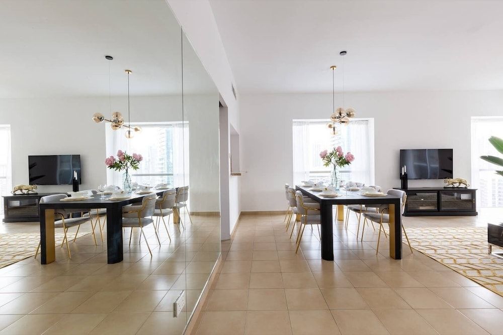 undefined Visually Stunning 2BR in Dubai Marina - Sleeps 5! 6