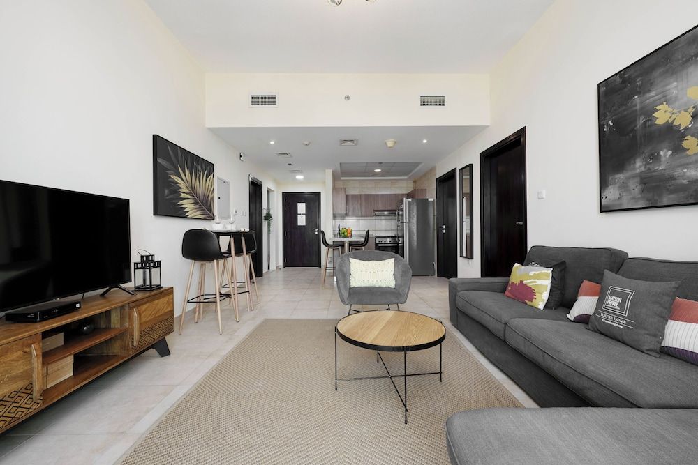 Maison Privee - Lovely Apt w/ Lake Walkways Close to JBR Beach