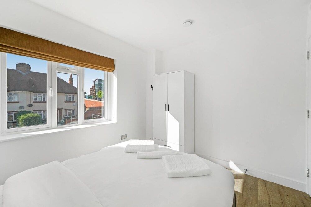 undefined Gorgeous 3 Bedroom Duplex Apartment in West London 10