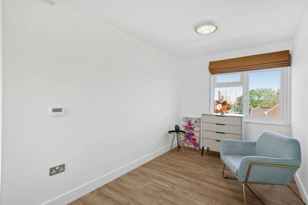 undefined Gorgeous 3 Bedroom Duplex Apartment in West London 5