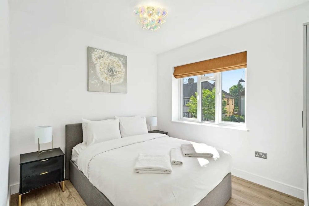 undefined Gorgeous 3 Bedroom Duplex Apartment in West London 8