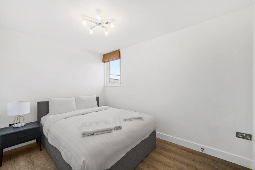 undefined Gorgeous 3 Bedroom Duplex Apartment in West London 2