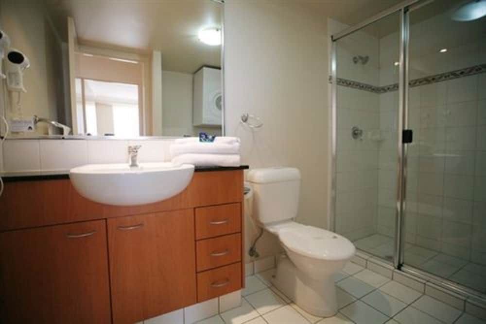 Palazzo Colonnades One Bedroom Standard Apartment 11