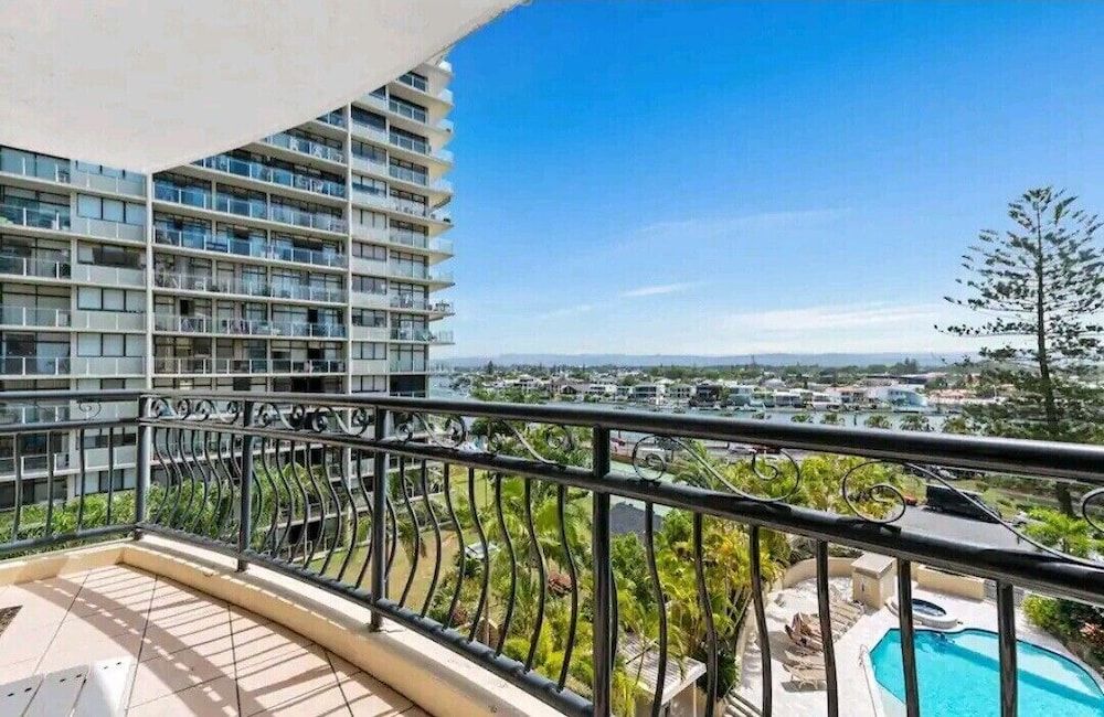 Palazzo Colonnades One Bedroom Standard Apartment 7