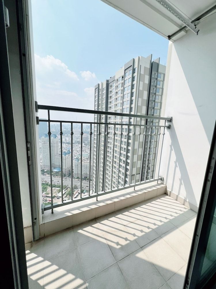 Vinhomes Luxstay Apartment Deluxe Apartment, 1 Bedroom, City View 12
