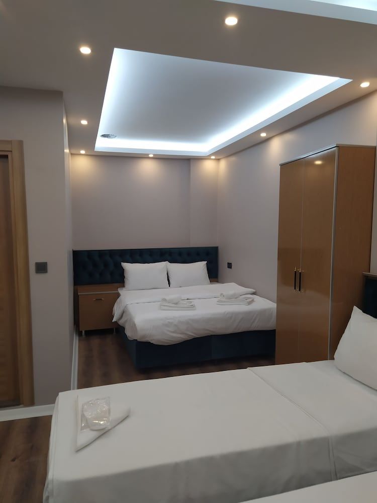 undefined Bonami Hotel 7