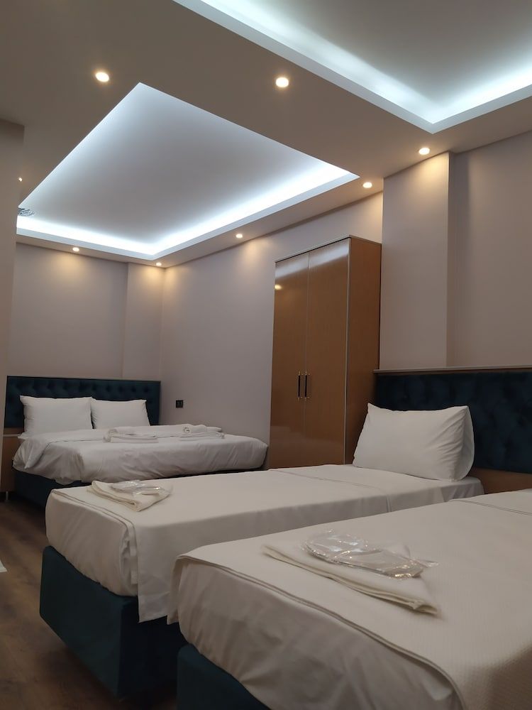 undefined Bonami Hotel 8