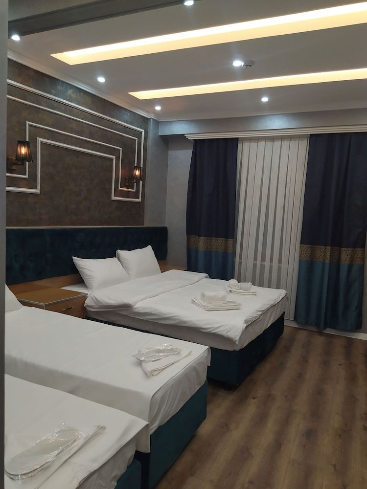 undefined Bonami Hotel 4